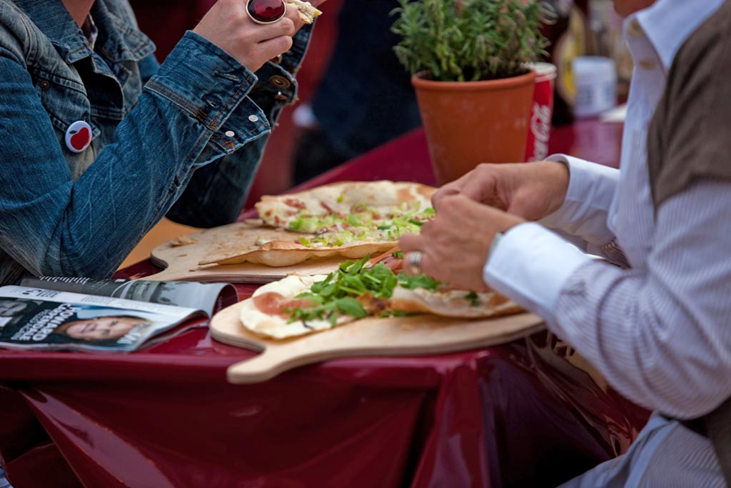 Flammkuchen gibt es neben vielen kulinarischen Spezialitäten auch im Gastrobereich.