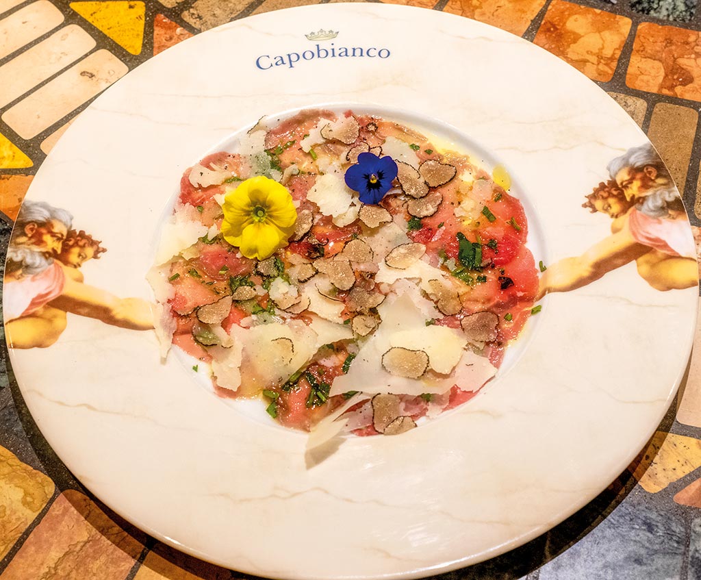 Rindercarpaccio  mit frischen Alba Trüffeln
