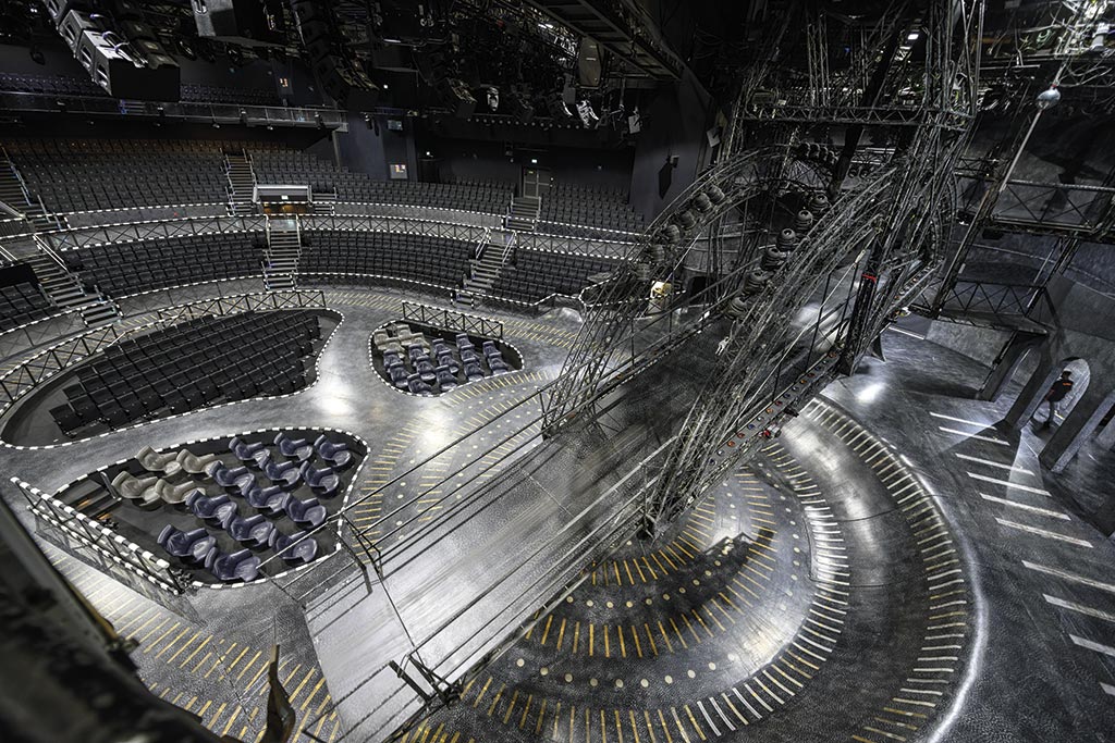 Die Brücke schwenkt abwärts