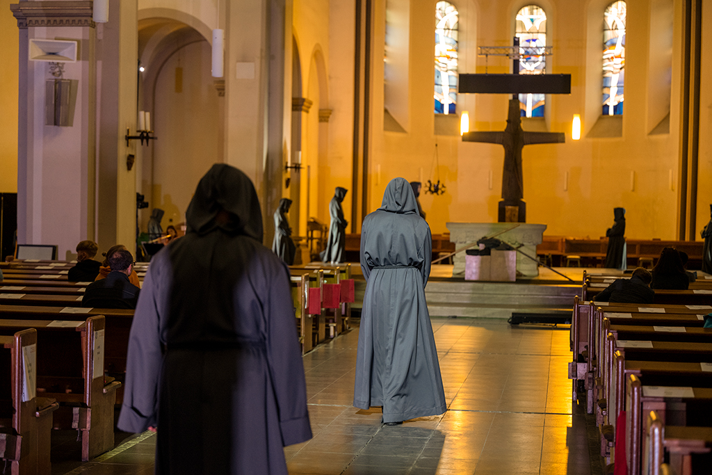 Curlew River: Einzug der Mönche