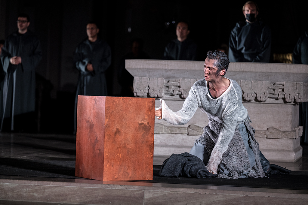 Curlew River: Die Mutter am Grab ihres vermissten Kindes