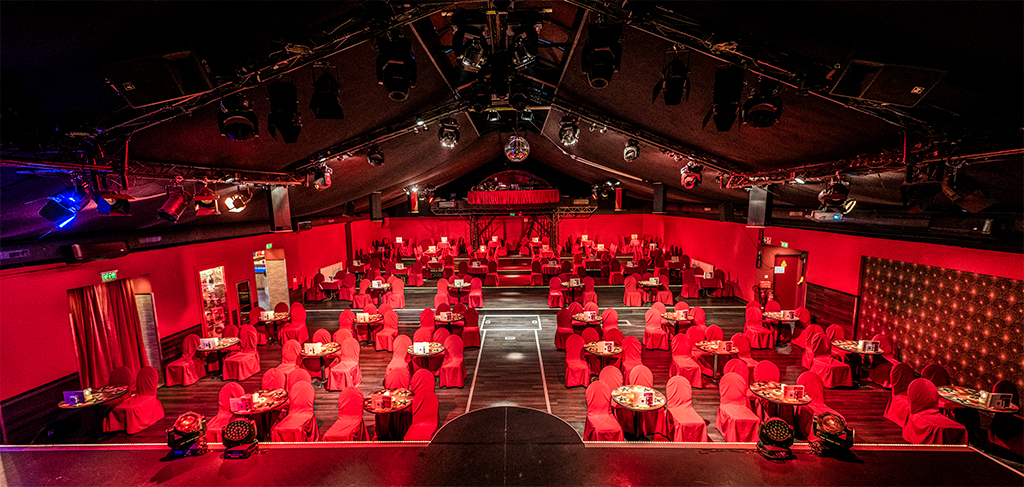 Durch einen großen Sicherheitsabstand und UV-Luftfilter sind die Zuschauer optimal geschützt