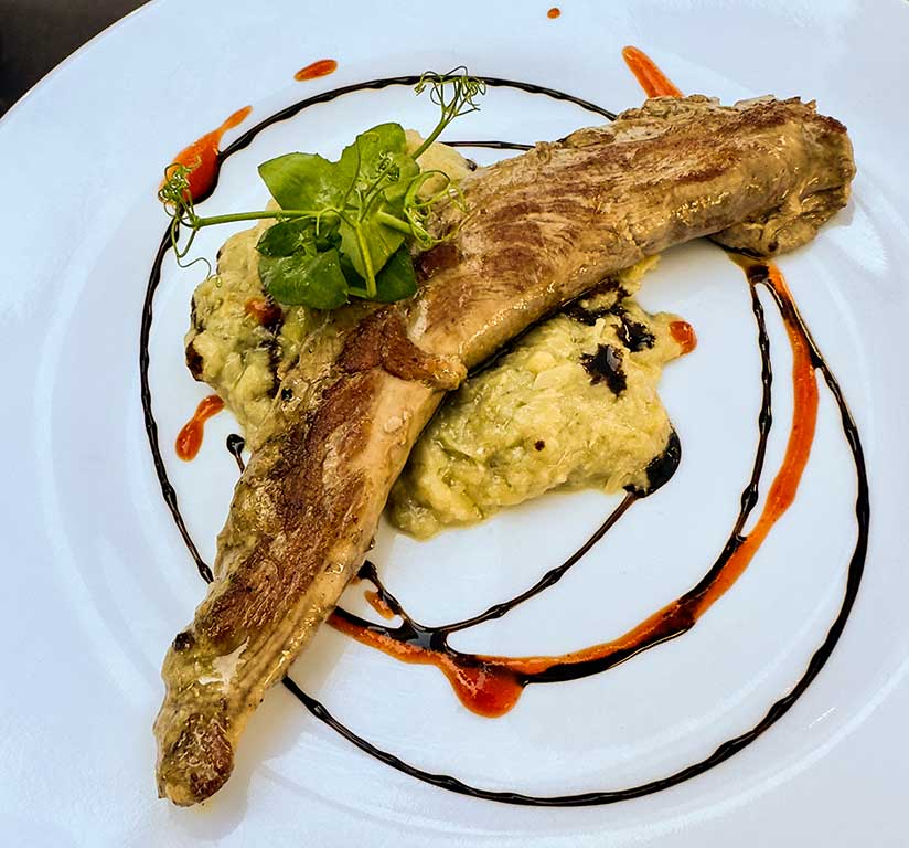 LA GRAPPA: Lammfilet auf Artischockencrème